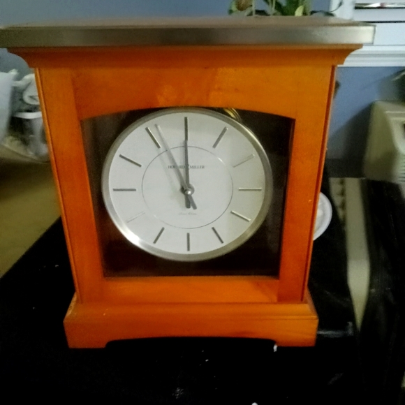 Mantel clock